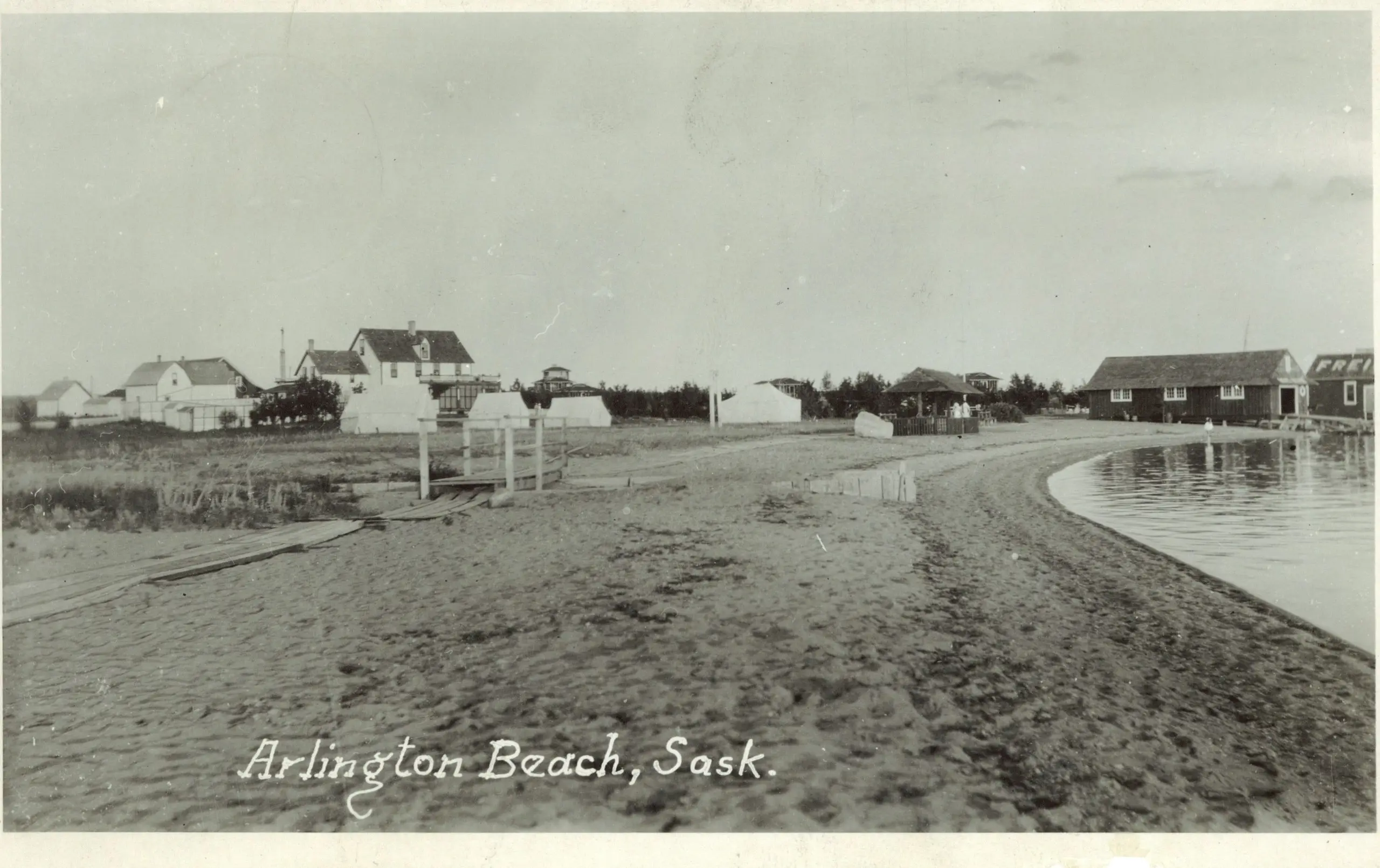 Arlington Beach shoreline and cottages